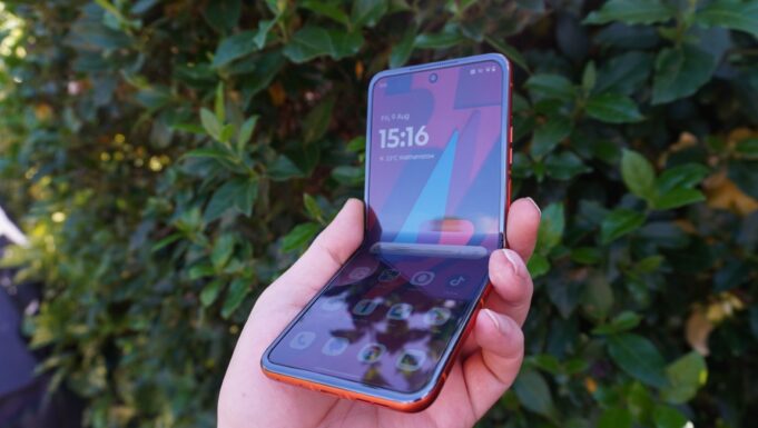 Motorola's flip phone is going cheap, barely two months after launch