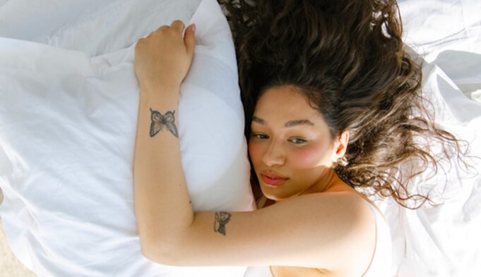 6 Easy Ways To Keep Your Hair and Scalp Healthy Overnight