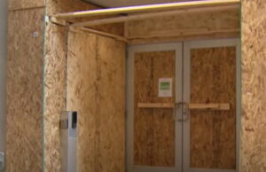 Chicago Businesses Already Boarding Up Storefronts in Expectation of Radical Mobs at Democrat National Convention (VIDEO) | The Gateway Pundit