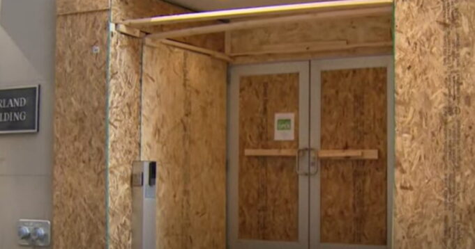 Chicago Businesses Already Boarding Up Storefronts in Expectation of Radical Mobs at Democrat National Convention (VIDEO) | The Gateway Pundit