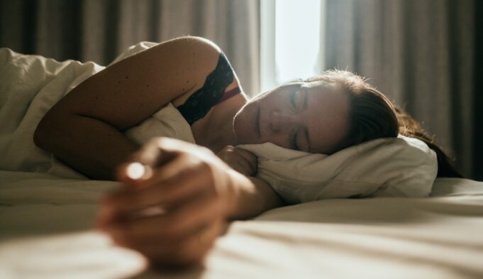 Study Links More Weekend Sleep to Lower Heart Disease Risk
