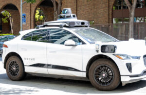 Self-driving Waymo cars keep SF residents awake all night by honking at each other