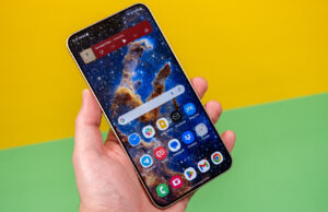 Which Samsung phones are expected to get the Android 15 update?