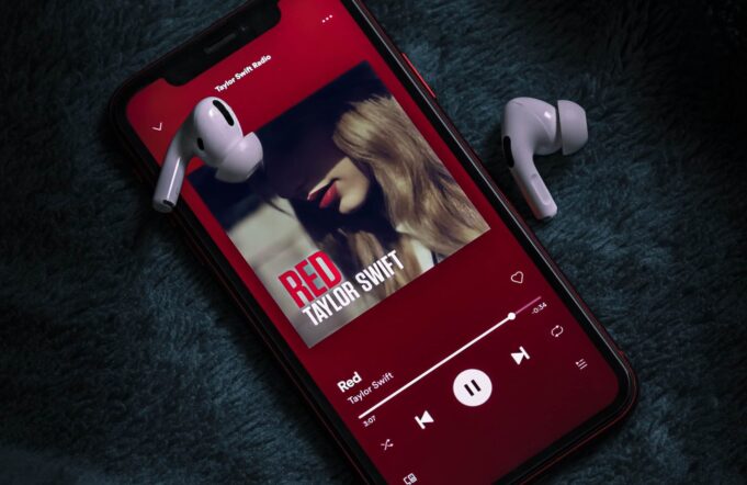 Taylor Swift cites AI fears in US election endorsement