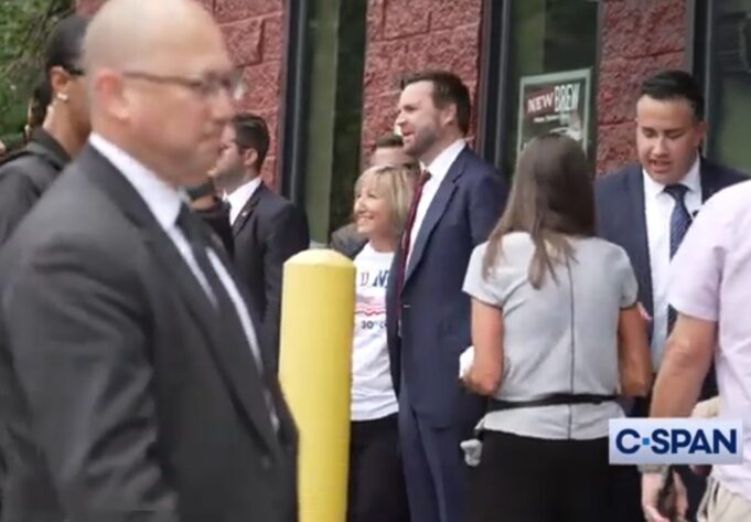 Primanti Bros Posts Statement Denying JD Vance Was Blocked From Entering Pittsburgh Area Restaurant–Then Blocks Comments | The Gateway Pundit