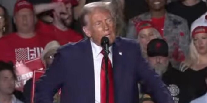 WATCH LIVE: President Trump Holds Rally in Detroit, Michigan – Trump Is Back After Microphone OUT For 15 Minutes! | The Gateway Pundit