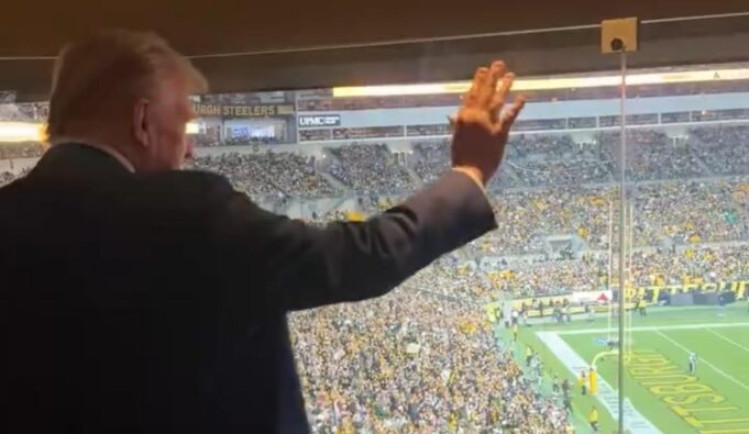 Entire Pittsburgh Stadium Breaks Into Thunderous Chants of “USA! USA! USA!” as Trump Arrives (VIDEO) | The Gateway Pundit