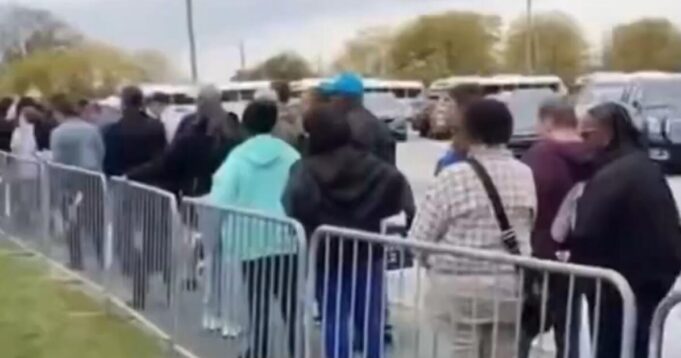 Buses Spotted at Kamala Harris’s Flint, Michigan Rally (VIDEO) | The Gateway Pundit