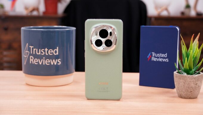 Honor's Galaxy S24 Ultra killer is at its lowest price yet