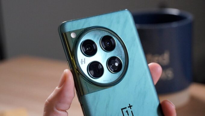 One of this year's top Android phones is cheaper than a base iPhone