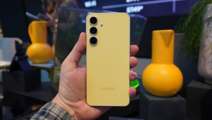 Samsung is giving away a free Galaxy Watch with the S24 FE