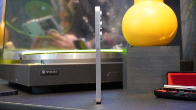 Samsung could copy Apple again with 2025 smartphone line-up