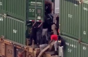 Dozens of Thieves Ransack Freight Train in Chicago (VIDEO) | The Gateway Pundit
