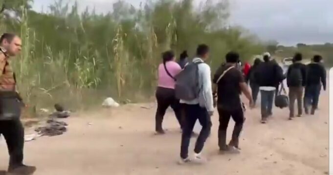 Kamala’s Border Chaos – Texas DPS Encounter Group of 30 Illegal Aliens with 3 Unaccompanied Minors and 3 Special Interest Illegals (VIDEO) | The Gateway Pundit