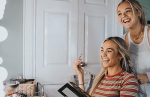 This Vanity Mirror With Lights Is the Beauty Gift of the Season