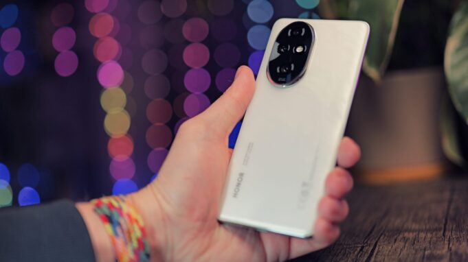 The Honor 200 Pro is better than half-price in time for Christmas