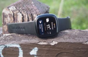The Fitbit Versa 4 is down to a tempting price on Amazon