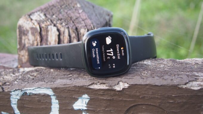 The Fitbit Versa 4 is down to a tempting price on Amazon