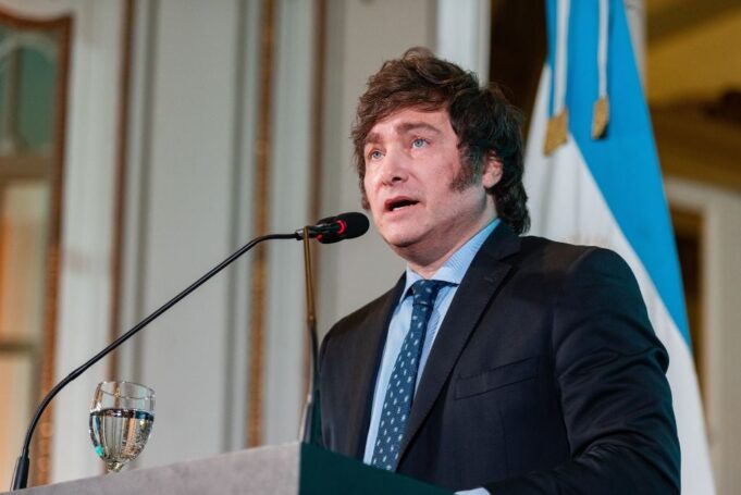 President Milei used his social media accounts to support the ruling that sentenced former president Cristina Kirchner to six years in prison and disqualification from holding public office.