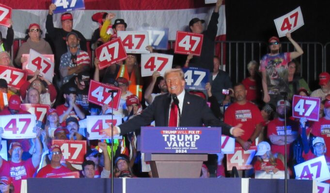 TGP Photos: President Trump Rally in Warren, Michigan With Robert F. Kennedy, Jr. | The Gateway Pundit