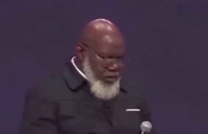 Bishop T.D. Jakes Suffers Medical Emergency During Sermon (VIDEO) | The Gateway Pundit