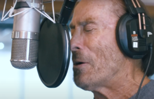 Beautiful: Watch Lee Greenwood Join USAF band, Singing Sergeants for Moving Rendition of ‘God Bless the USA’ | The Gateway Pundit