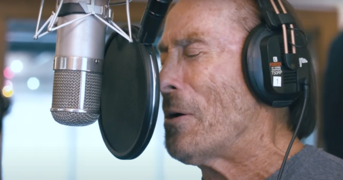 Beautiful: Watch Lee Greenwood Join USAF band, Singing Sergeants for Moving Rendition of ‘God Bless the USA’ | The Gateway Pundit