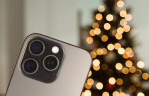 How to photograph Christmas lights with a phone or camera