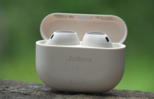 Give yourself a (very) late Christmas present with these 5-star earbuds