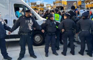 Police Break Picket Line, Allow Christmas Deliveries to Stream Out | The Gateway Pundit