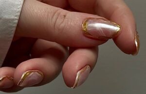 Gold Chrome Nail Art Ideas Inspired By Beyoncé for The Holidays