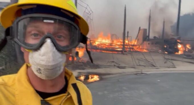 Multiple Homes Are Burning as Los Angeles Firefighters Are Having Issues with Water Pressure – Wildfire Rages Out of Control – Hydrants Are Dry (VIDEOS) | The Gateway Pundit