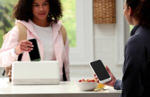 Swippitt’s toaster-like charging hub charges your phone in an instant