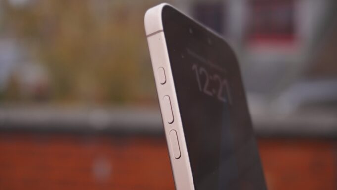 Download iOS 18.3.1 now to plug an 'extremely sophisticated' security exploit