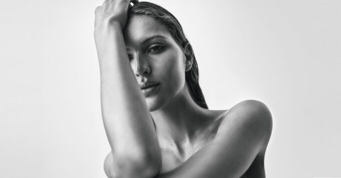 Narciso Rodriguez For Her Eau de Parfum Intense Campaign