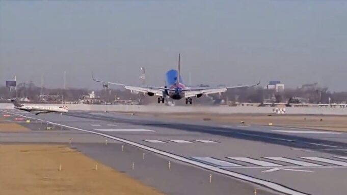 Near-Disaster at Midway: Southwest Jet Forced to Abort Landing Just Feet from Ground as Private Plane Unexpectedly Crosses Runway | The Gateway Pundit