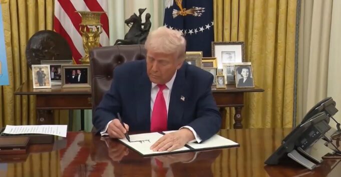 Trump Signs Executive Order Placing Stricter Limits on Biden’s Student Loan ‘Forgiveness’ Program | The Gateway Pundit