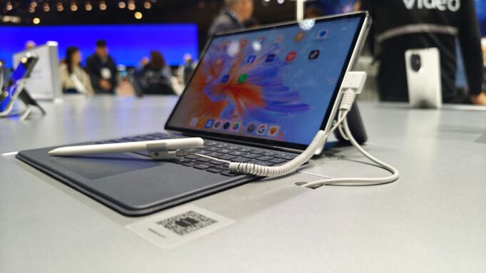 The Honor Pad V9 is the best value tablet i've seen at MWC 2025