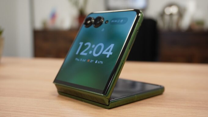 This Razr 50 Ultra deal is a foldable phone jackpot