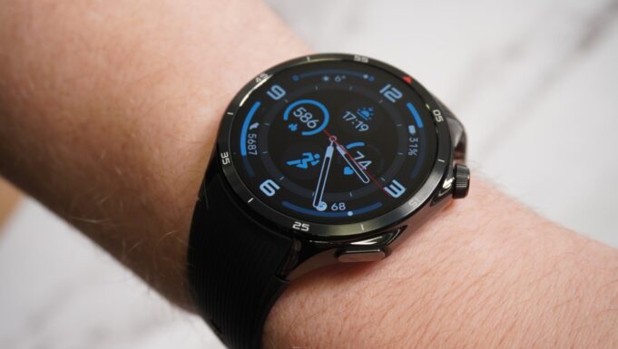 The OnePlus Watch 3 is already discounted, and comes with free earbuds