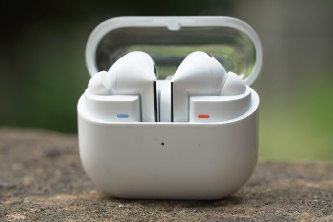 Samsung to jump on the hottest headphones trend this summer?