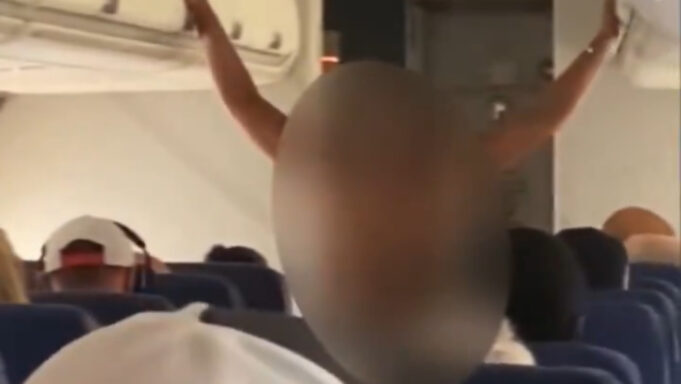 WTH: Woman Loses it, Strips Naked During Episode on Southwest Flight (VIDEO) | The Gateway Pundit