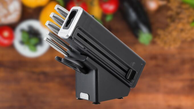 This Ninja knife block and six-piece set is now a bargain on Amazon