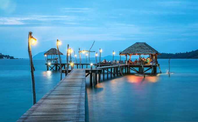 Painting a Wedding in Thailand – Travel Dudes