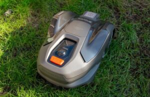 Husqvarna AutoMower 305E Nera Review