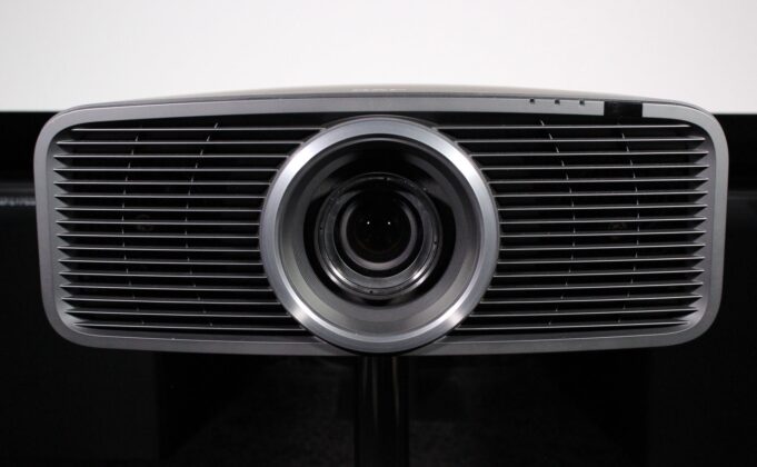 JVC DLA-NZ700 Review