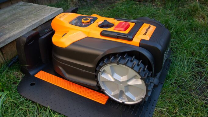 LawnMaster OcuMow 18 Autocharging Vision Robot Mower Review