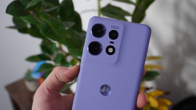 This Motorola phone can charge in 20 minutes, and it’s now almost half price