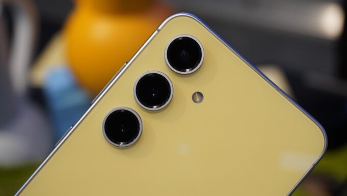 This Galaxy S24 FE price drop just made the Pixel 9a a tough sell