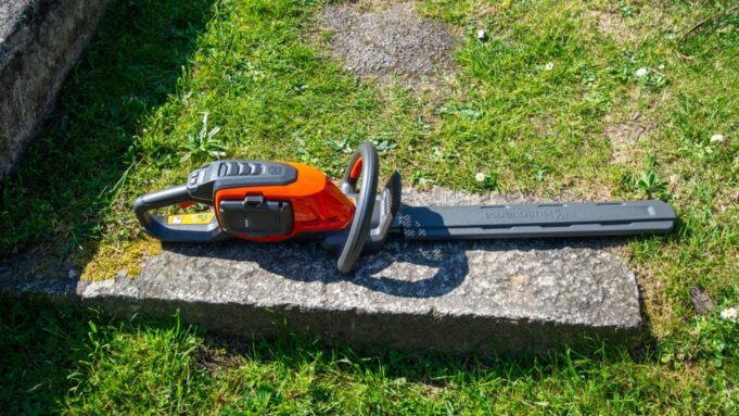 Husqvarna 215iHD45 Review